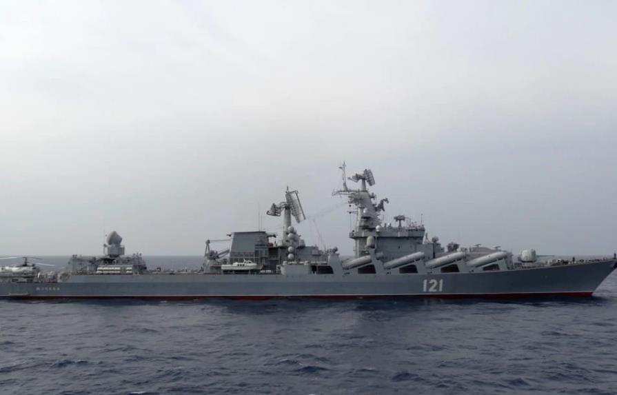 Rusia pierde buque de guerra, dice que aumentará los ataques en Kiev