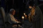 El papa renuncia a oficiar la Vigilia Pascual por su dolor en la rodilla El papa renuncia a oficiar la Vigilia Pascual por su dolor en la rodilla