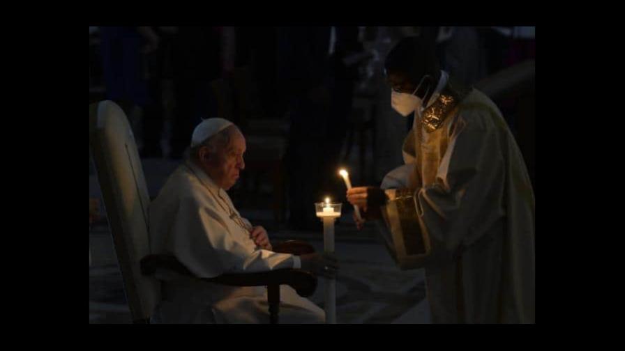 El papa renuncia a oficiar la Vigilia Pascual por su dolor en la rodilla