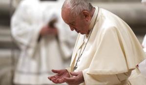 El papa pide gestos de paz ante los horrores de la guerra en Vigilia Pascual