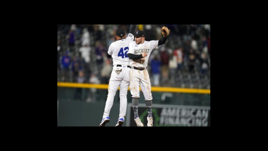 Jonrón de Trejo da triunfo a los Rockies sobre Cachorros