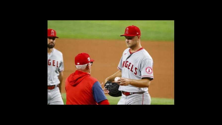 Los Angelinos de Anaheim ganan pese a boleto intencional con bases llenas Los Angelinos de Anaheim ganan pese a boleto intencional con bases llenas