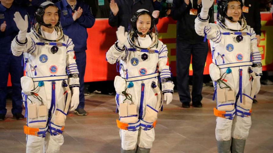 Astronautas de China vuelven a Tierra tras su misión más larga en el espacio