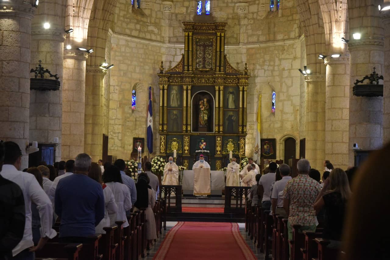 La Catedral Primada de América recibió este Domingo de Resurrección a cientos de católicos