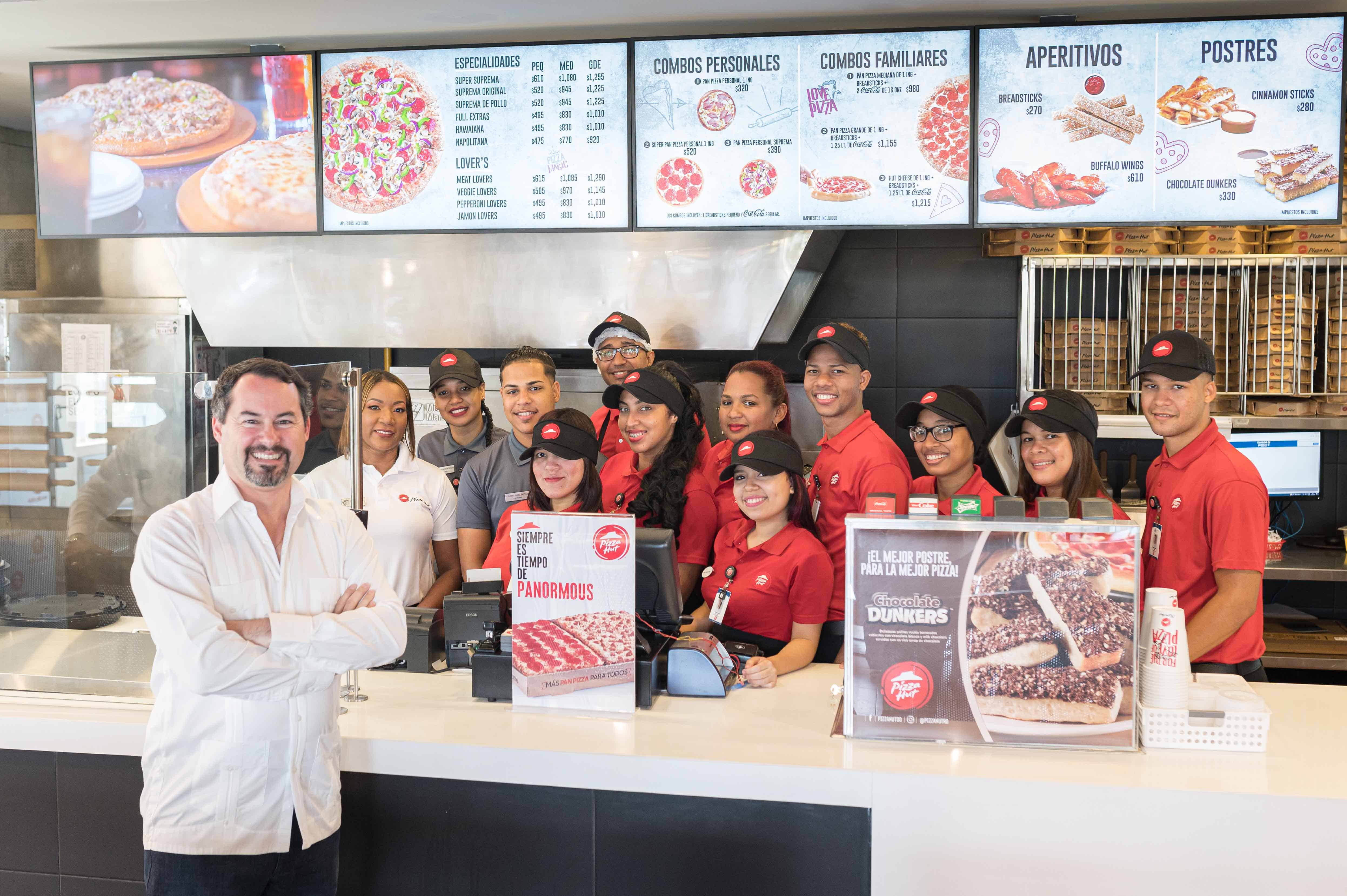 Parte del equipo de la nueva sucursal.