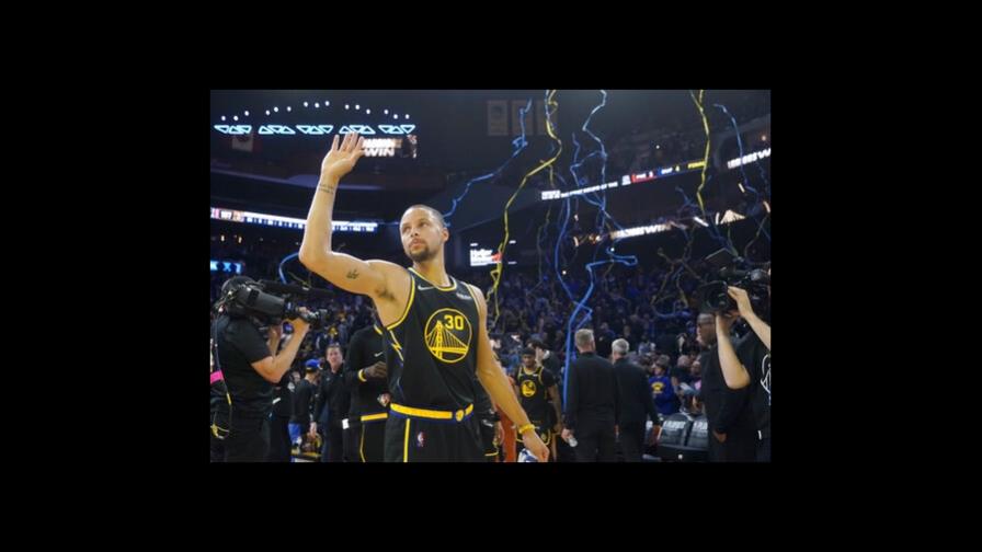 Stephen Curry regresa y los Warriors ganan el primero de la serie Stephen Curry regresa y los Warriors ganan el primero de la serie