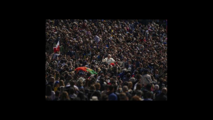 El papa clama en Misa de Domingo de Resurrección paz para Ucrania