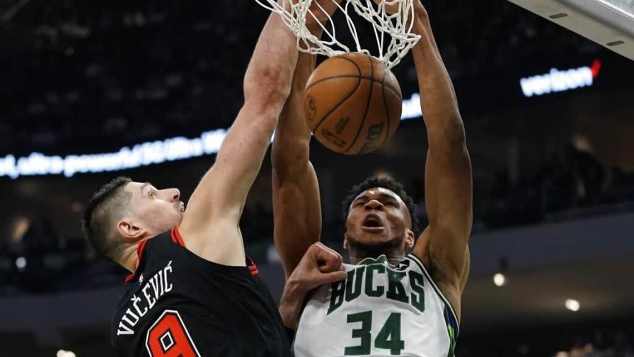 Antetokounmpo doma a los Bulls en Chicago