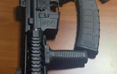 Apresan a dos hombres por fusil que era vendido en las redes sociales