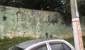 Denuncian pared perimetral de la c&aacute;rcel p&uacute;blica de El Seibo est&aacute; a punto de colapsar