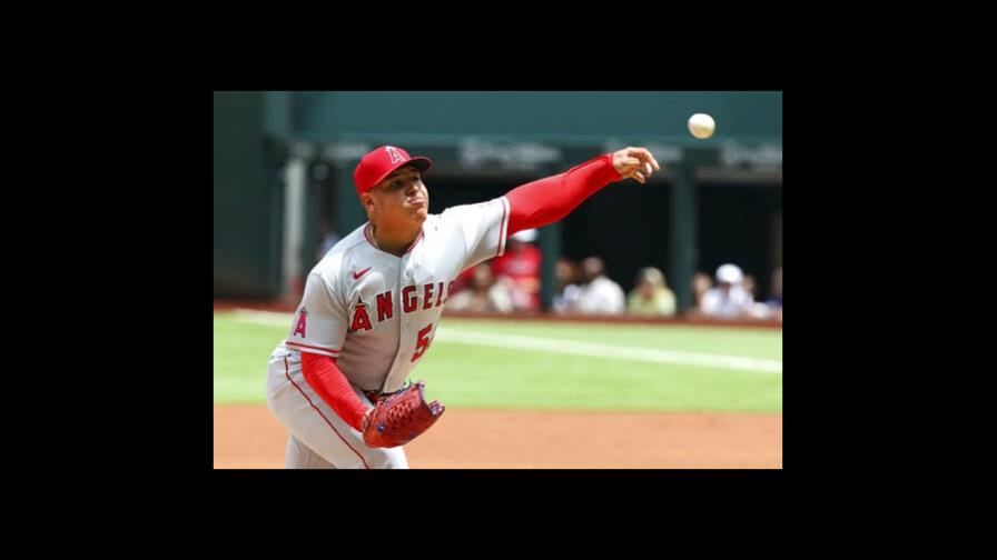 Los Angelinos derrotan a Texas; Trout recibe pelotazo en la mano
