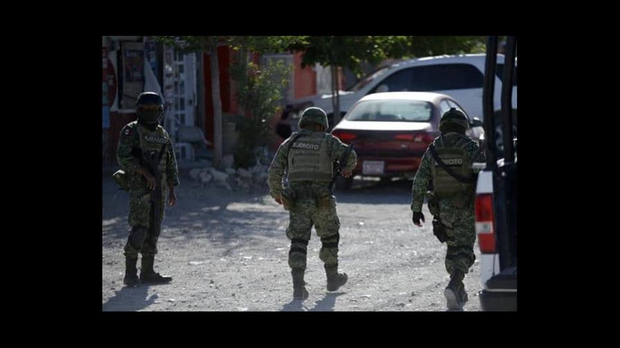 Sicarios asesinan a tiros a un policía y su esposa en norte de México