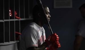 Miguel Sanó y Arístides Aquino batean con periódicos mojados