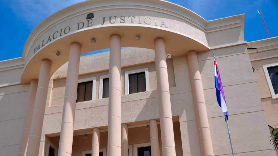 Piden prisión preventiva contra mujer simuló que ahorcaba hija de dos años en La Vega