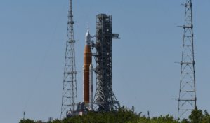 Cohete lunar que testea la Nasa falla y vuelve al hangar