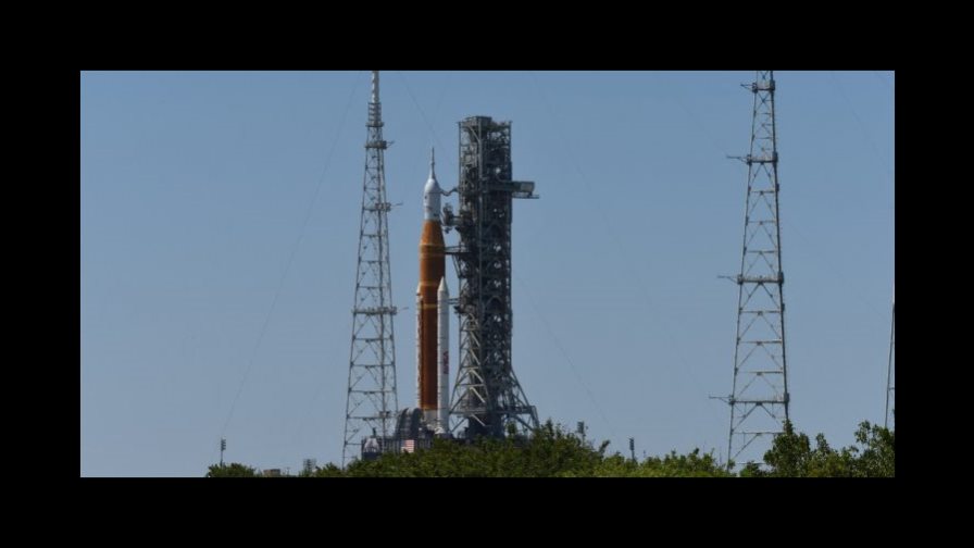 Cohete lunar que testea la Nasa falla y vuelve al hangar