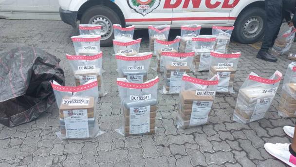 Incautan 140 paquetes de droga en Puerto Caucedo
