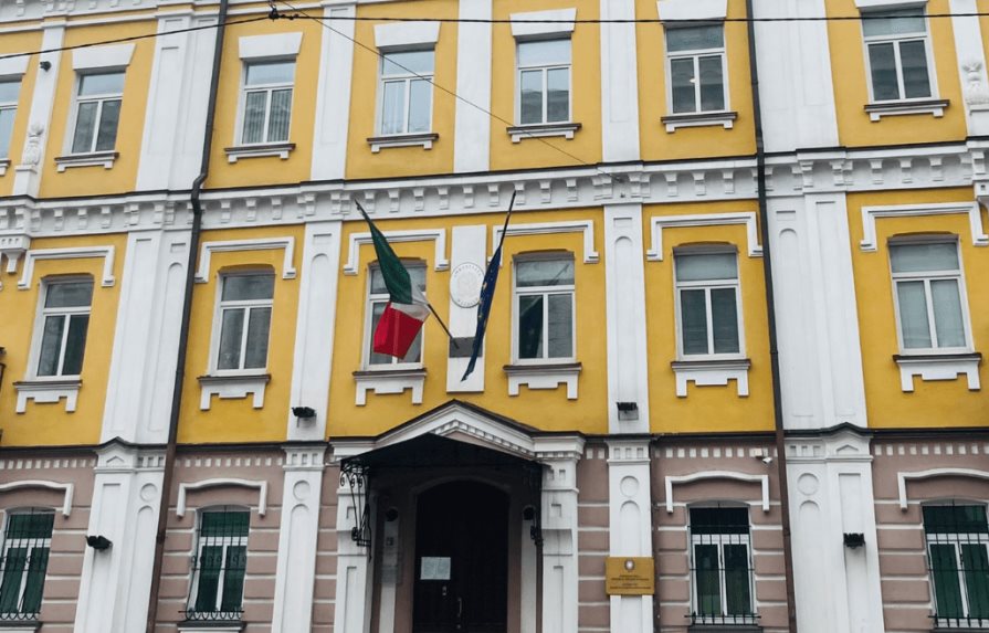 Reabren en Kiev diecisiete embajadas, según las autoridades ucranianas