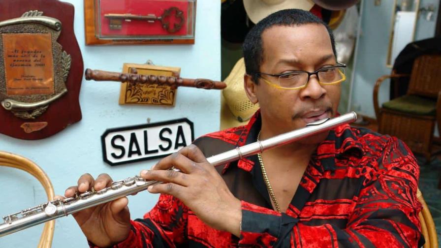 Muere el músico José Luis Cortés El Tosco, líder de NG La Banda y rey de la timba Muere el músico José Luis Cortés El Tosco, líder de NG La Banda y rey de la timba