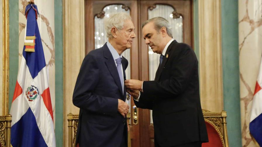 Abinader otorga Medalla de la Orden del Mérito Duarte, Sánchez y Mella a Gabriel Escarrer Juliá Abinader otorga Medalla de la Orden del Mérito Duarte, Sánchez y Mella a Gabriel Escarrer Juliá