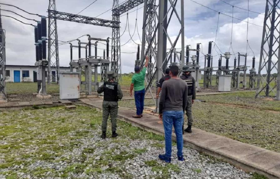 Militares venezolanos resguardan sistema eléctrico tras apagón en 10 estados