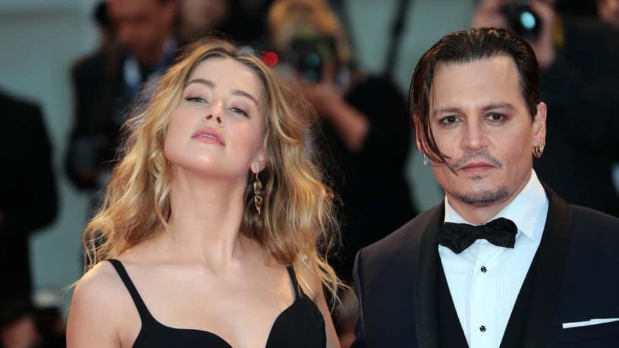 Exesposa de Johnny Depp habría defecado en su cama Exesposa de Johnny Depp habría defecado en su cama