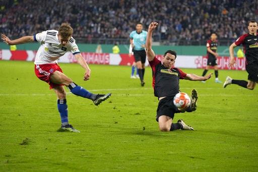 Friburgo gana 3-1 a Hamburgo y va a final de Copa Alemana