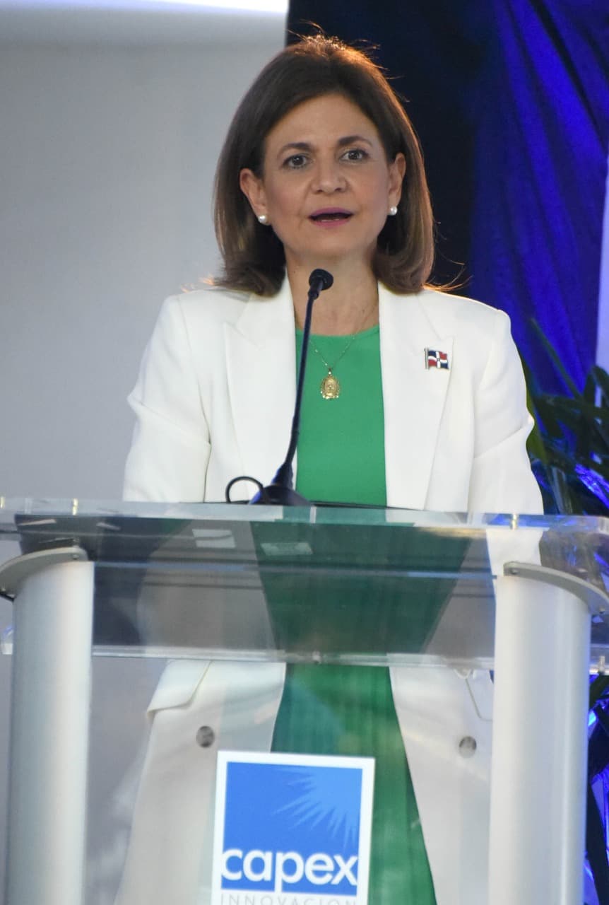 La vicepresidenta de la República, Raquel Peña, durante su discurso en el almuerzo empresarial Capex.