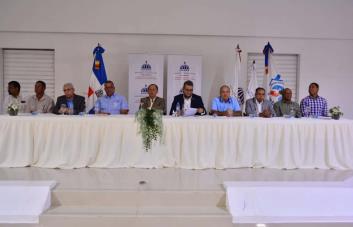 Gobierno transformará los centros de acopio de los ganaderos