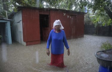 Casas se inundan por lluvias en El Hoyo de Boca de Yuma - Diario Libre