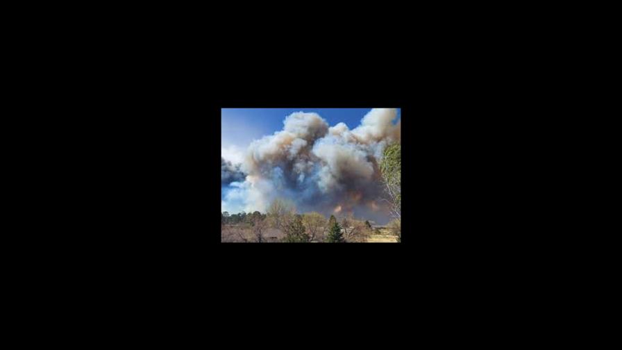 El fuego obliga a evacuar cientos de casas en Arizona