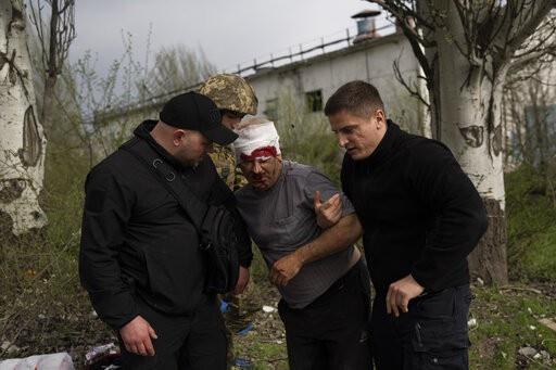 Rusia presiona Mariúpol y se centra en el este de Ucrania