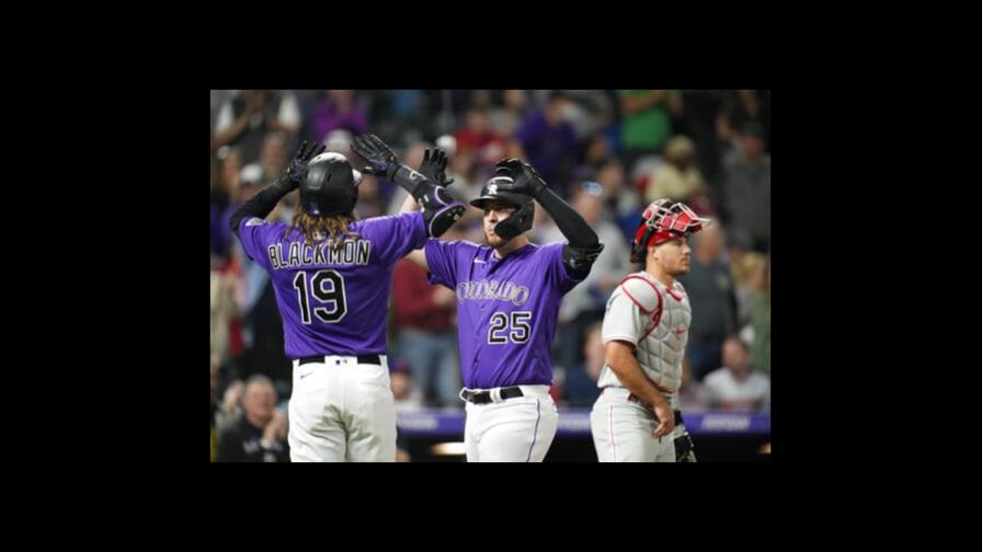 CJ Cron pega jonrón de tres carreras y los Rockies superan a Filis