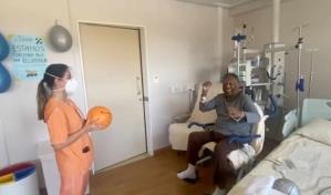 Pelé hospitalizado de nuevo para seguir tratamiento