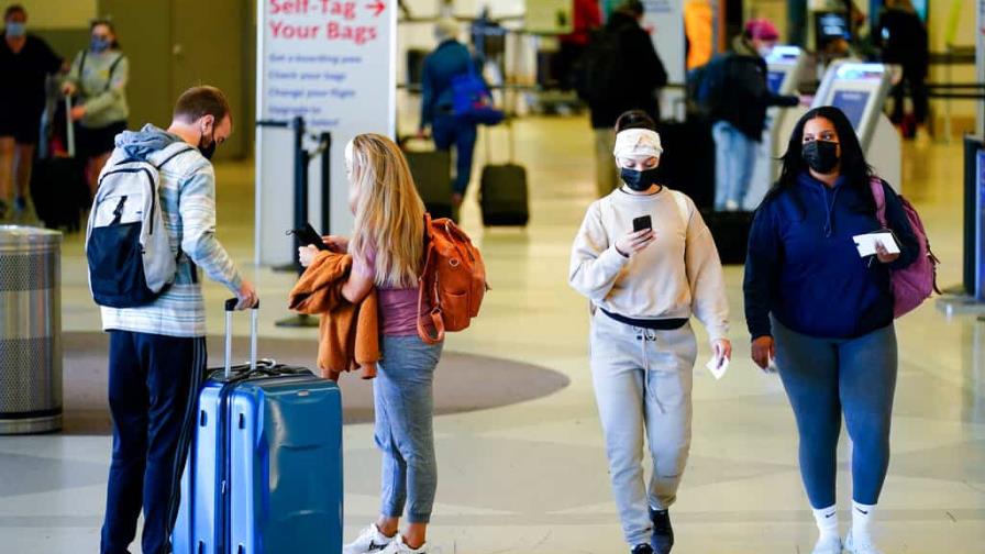 Aerolíneas de EEUU buscan regreso de pasajeros vetados