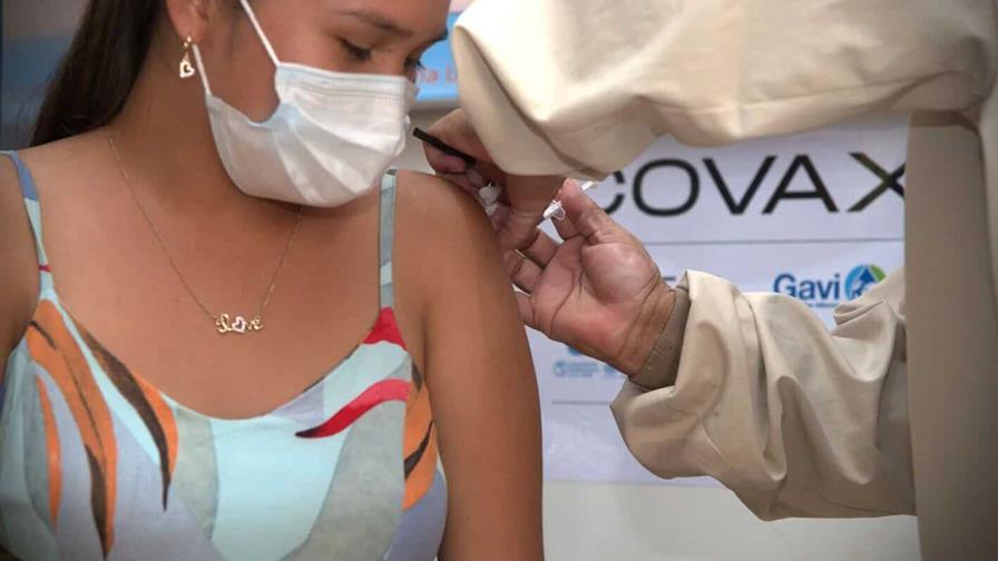 Dos tercios de la población de América Latina y el Caribe ya está vacunada contra la COVID-19 Dos tercios de la población de América Latina y el Caribe ya está vacunada contra la COVID-19