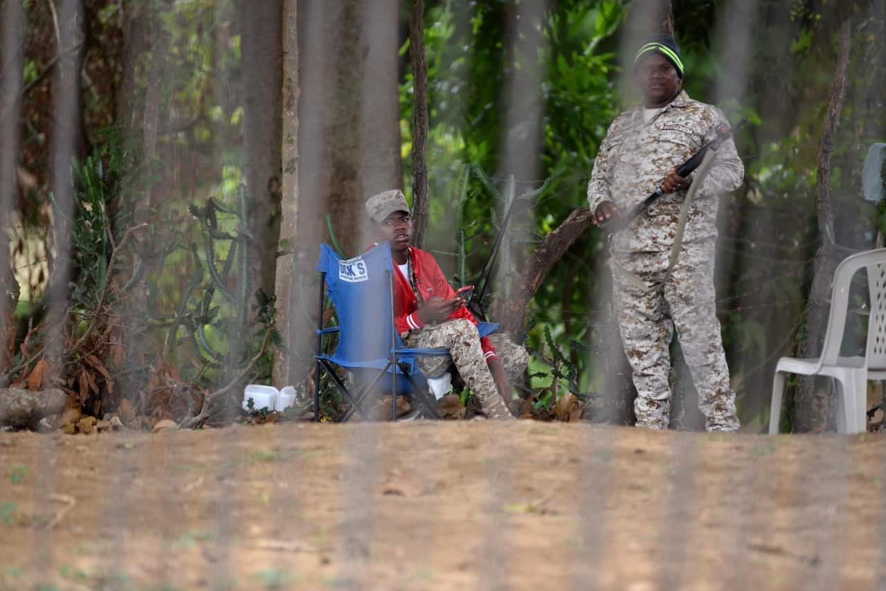 Militares del Cesfront vigilan la zona en Dajabón.