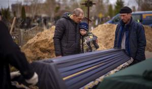 El dolor de identificar los cuerpos en la morgue de Bucha