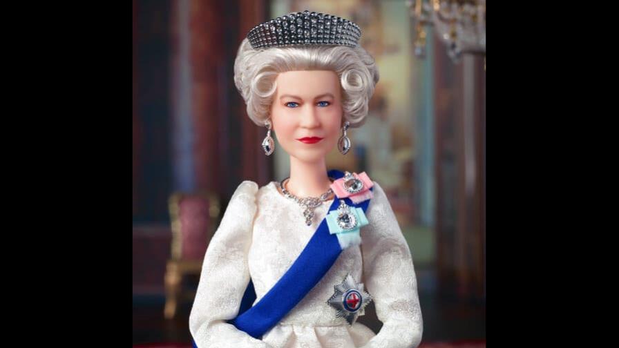 La reina Isabel II ya tiene su propia muñeca Barbie