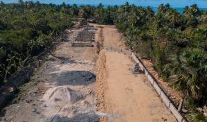 Avanzan trabajos de construcci&oacute;n del acceso a playa Esmeralda en Miches