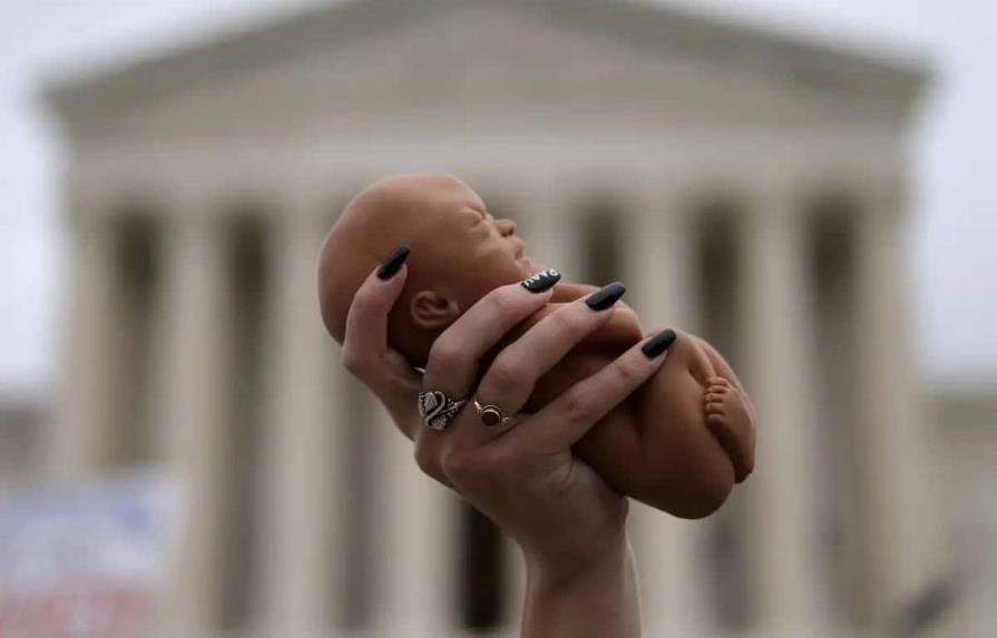 Las clínicas de Kentucky vuelven a practicar abortos tras decisión de jueza