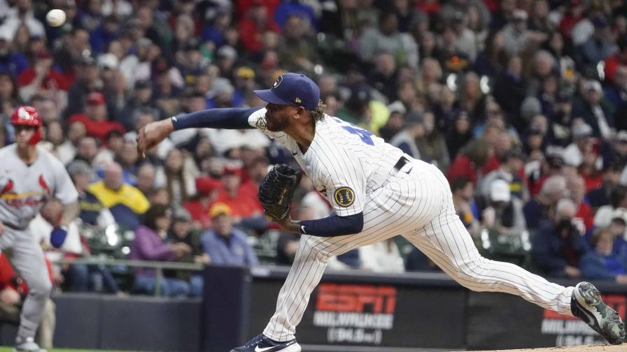 Dominicano Peralta va por su primera victoria frente a los Filis