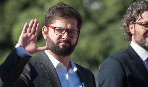 Intentan agredir a presidente Gabriel Boric en Chile durante su primera visita a regiones