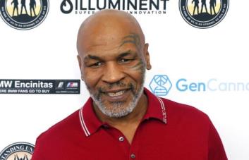 Captan a Mike Tyson golpeando a pasajero en un avión