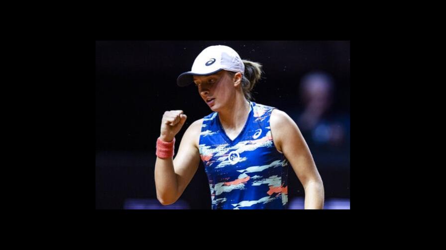 Iga Swiatek doblega a Raducanu y amplía buena racha en Stuttgart