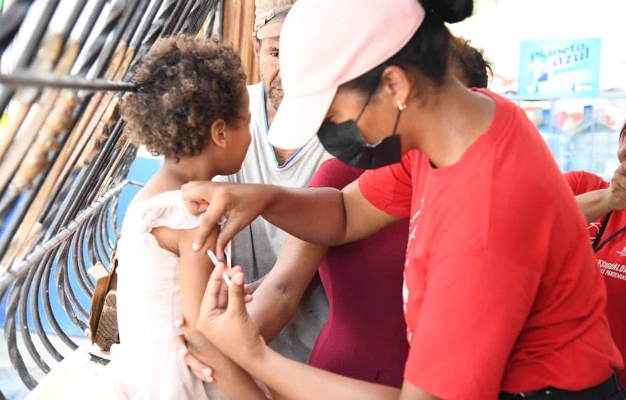 Salud Pública realiza jornada de vacunación contra sarampión, rubéola y polio