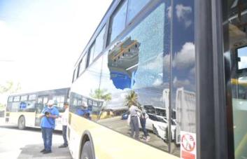 Dos mujeres heridas en ataque a autobús del corredor Charles de Gaulle