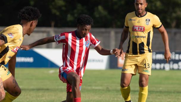 Delfines del Este ante un duro rival, Cibao FC, en busca de su primera victoria