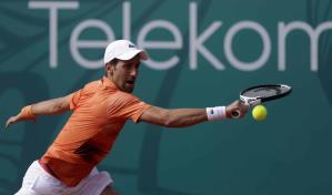 Un Novak Djokovic con dos caras se clasifica a la final en Belgrado