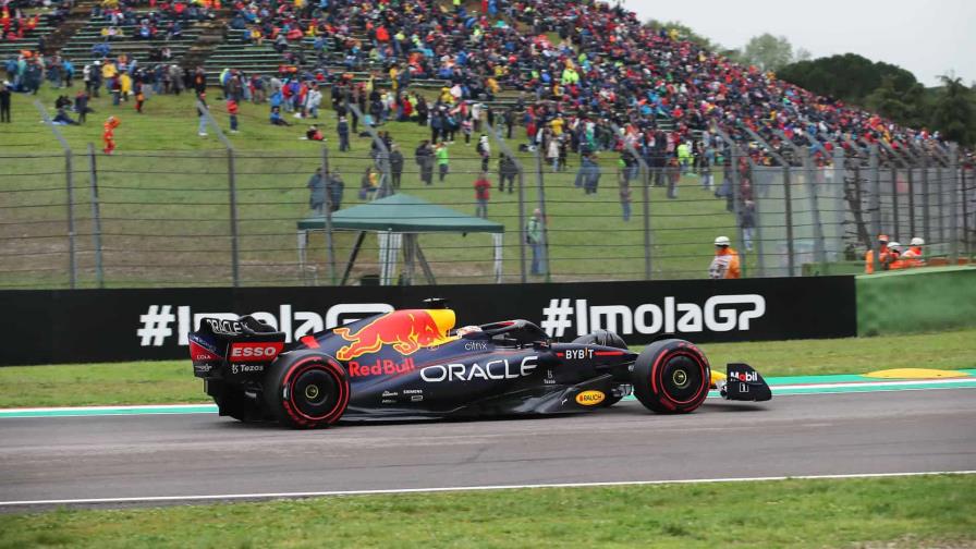 Max Verstappen gana el sprint y saldrá primero en Imola